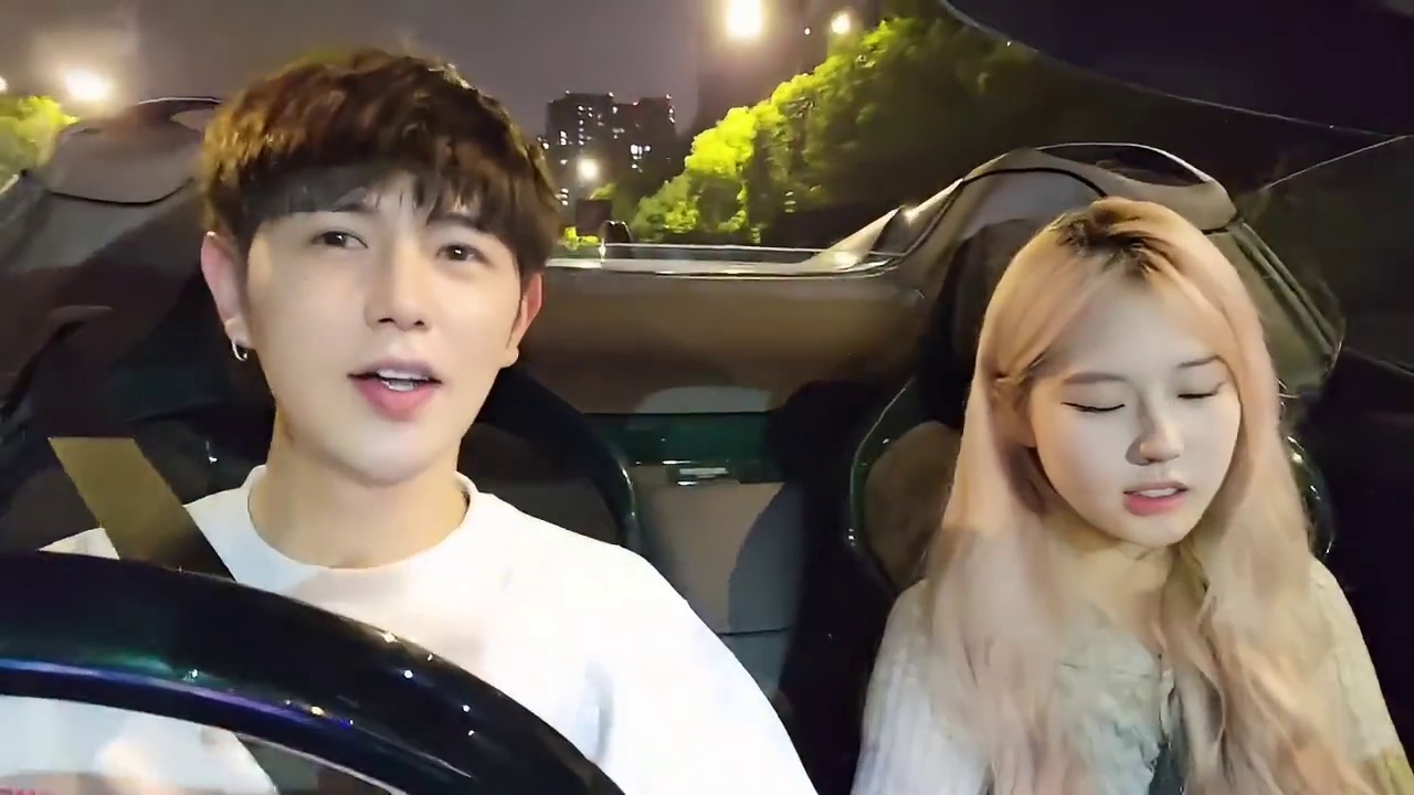 原来童锦程的法拉利加油不用钱是真的，弹幕：还得是你啊，童