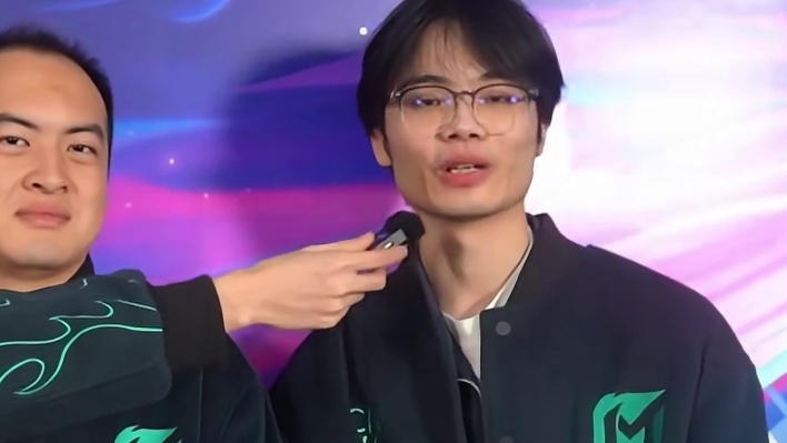 DFYG夺冠采访来袭 zzzed：好好训练争取拿个冠军回来