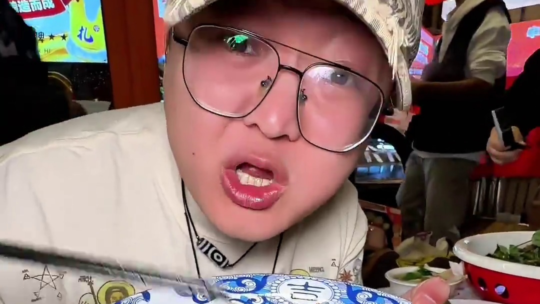 每次来郫都，都有新发现了，这个炭火铜锅小火锅，和江湖菜，是真的是惊艳到我了