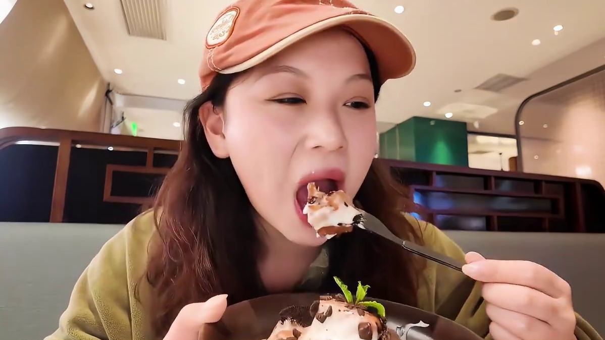 一人食vlog之出门炫一顿午饭兼下午茶！