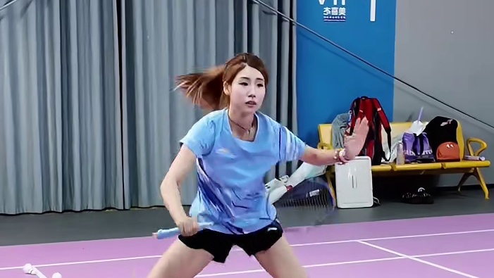 羽球人的“腋下之痛”！腋下防守总丢分？这几个细节一改就灵！
