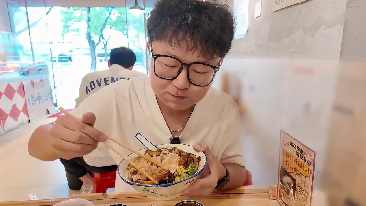 阿祥嫂隆江猪脚饭 隆江猪脚饭就得这么吃才过瘾