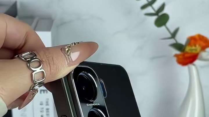 iQOONeo11高端磨砂手机壳，流光金属镜圈，简约又高级