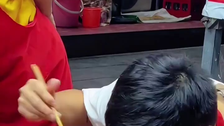 百万网红康不饱轻松拿走5000元现金