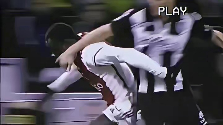 愤怒啊！为什么兄弟的衬衫总是被拉扯？足球