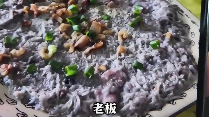 佛山松岗南国桃园旁，很多年的老店吃铜盘蒸鸡还有烧鹅，很特色