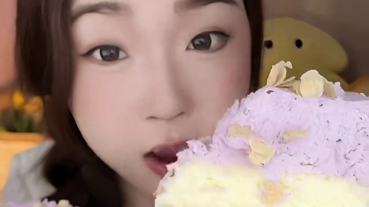 爱吃甜品的姐妹一定要试试平野村的这个燕麦芝士蛋糕，甜度不高，奶香味很足！