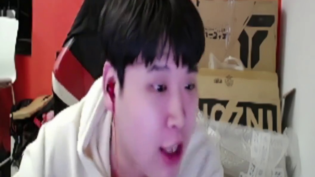 见识一下“宠2”跟“念威”的港口B区2V6吧