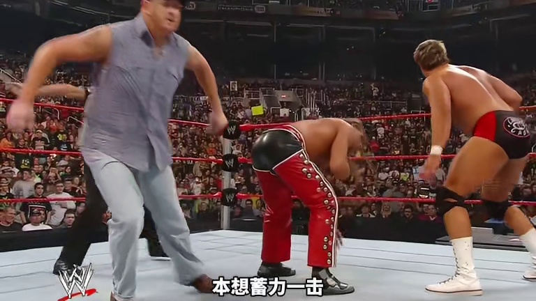 姜还是老的辣！HBK一打二不怯场，下颚踢放倒凯德及其偷袭搭档