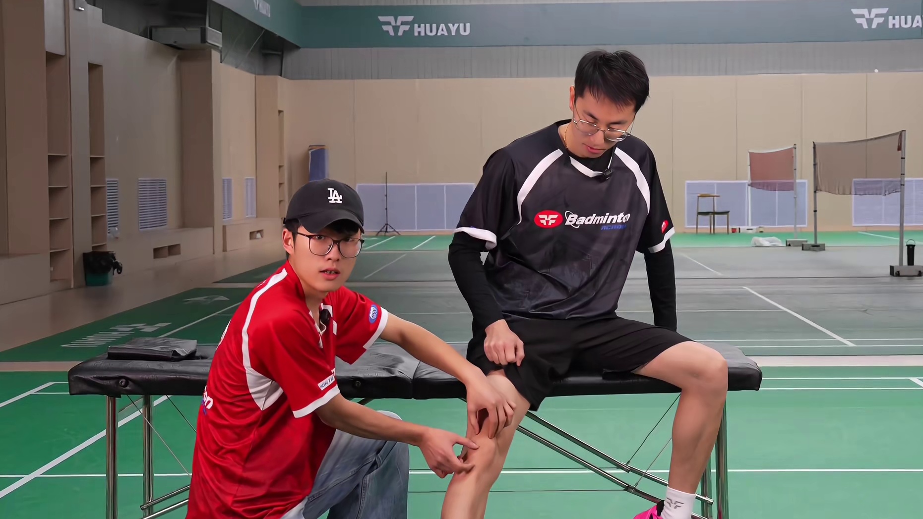 保护膝盖 大家记住拉伸是在运动的最后，本期作品是先教的拉伸所以大家不要弄错顺序