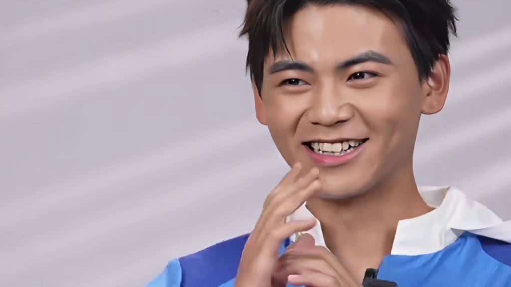 说这次参加 体验了厦金大桥建设者的艰辛，希望大桥通车后自