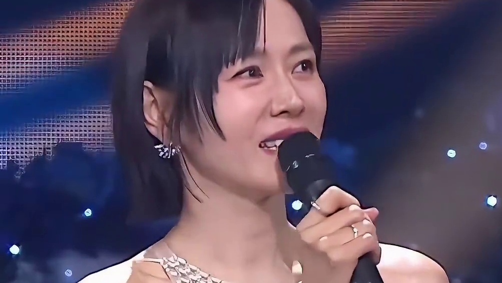 玄彬孙艺珍夫妇同台获得人气奖