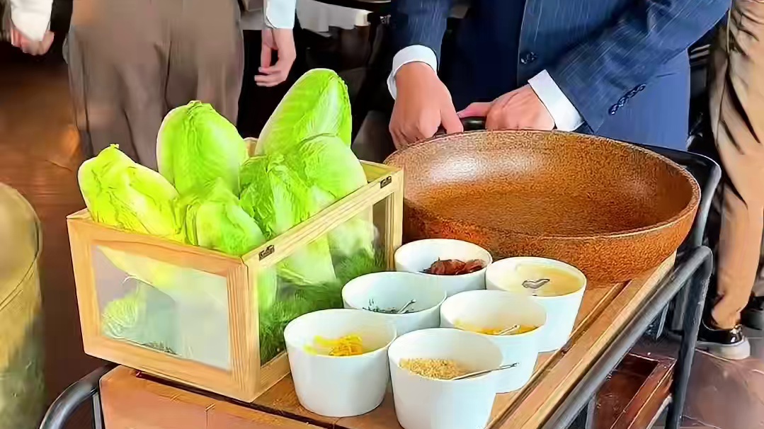 在上海吃到了128一份的沙拉！！