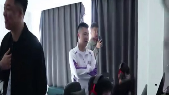 三马加石头围观学员练枪12分钟164人头  马哲一句跟我差不 多 头队当场没绷住  老白说跟我两把加