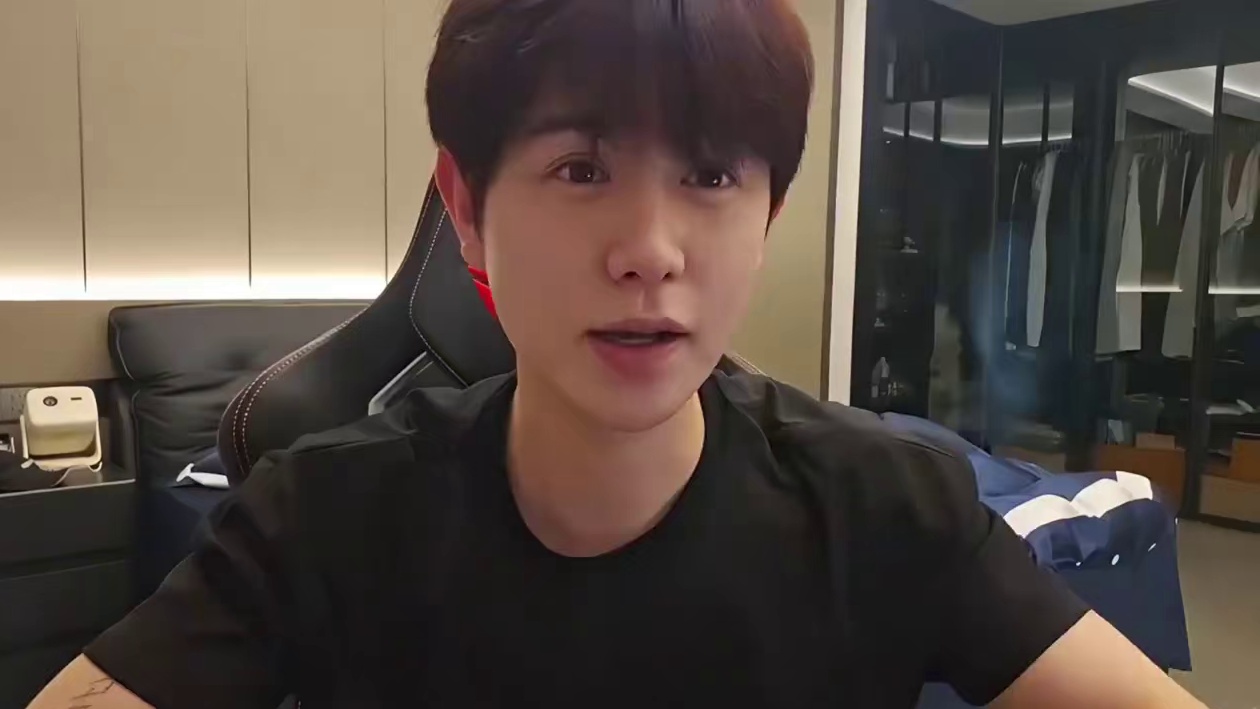 不是妞走了才开的直播吗。。