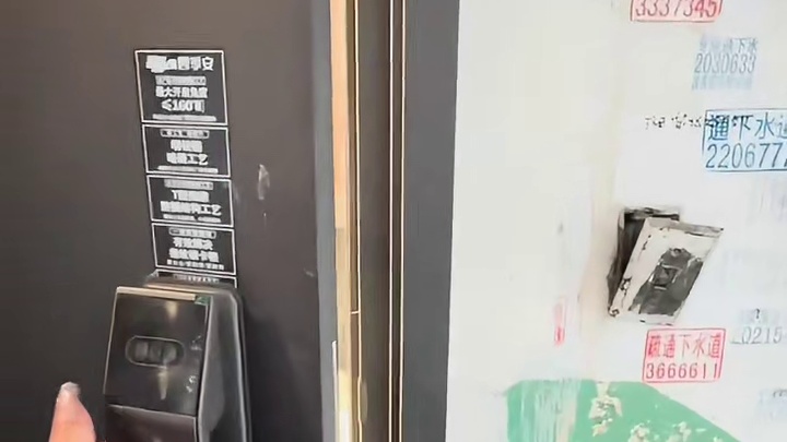 长治八一广场旧房爆改后的样子。改造前和改造后形成鲜明的对比