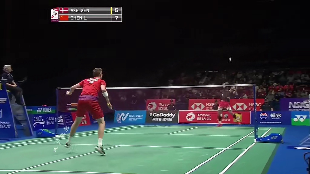 安赛龙越打越无奈，他知道谌龙的防守无敌，没想到进攻也这么暴力