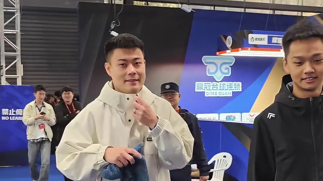 张堃鹏赛前飞行练习