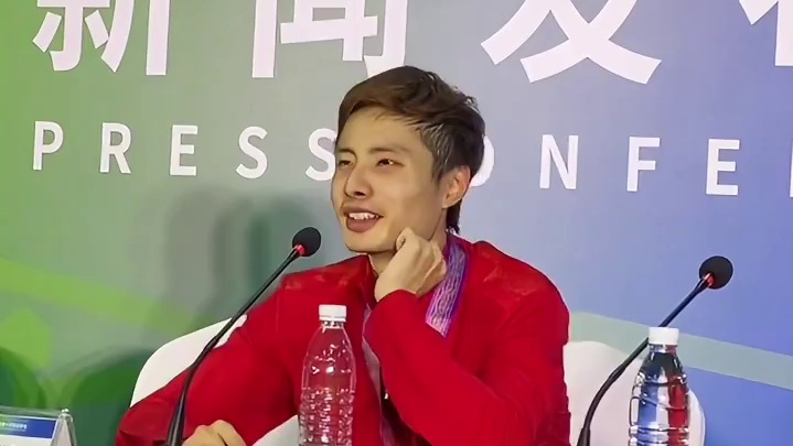 新一哥 这也太 了吧，一脸傲娇！超级喜欢这拽拽的小可爱。