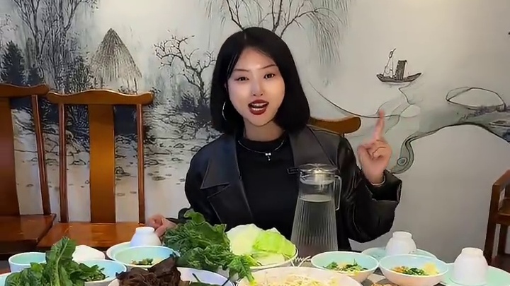 129️3-4人餐，在彭山吃鱼蛙真的不贵，而且还是免费素菜畅吃自取，就是这家品质店渔滋香鲜鱼火锅