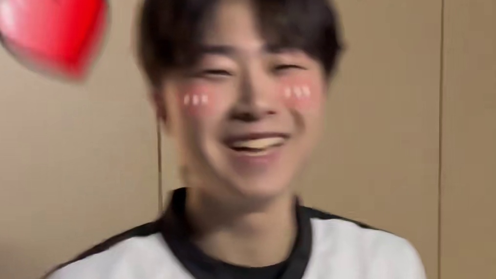 相爱相杀！这对新老组合怎么这么好磕！从昨日抽签到今日鏖战三轮，舞台上下KZ.狮子与RW.沃克二人的兄