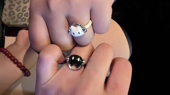 易遇委托展示 “人海浮沉一万遍，你是我灵魂的锚点。”