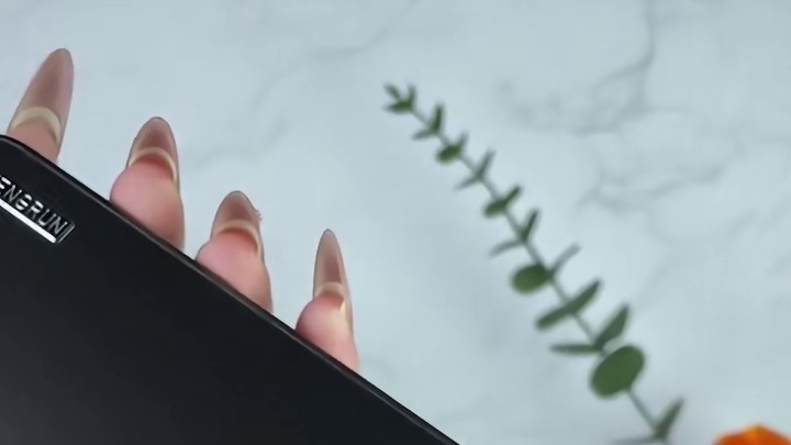 荣耀Magic8pro磨砂手机壳，流光金属镜圈，不沾指纹，轻薄散热