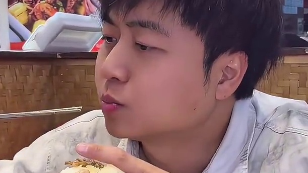 旅顺新玛特出来就是，8种口味的烤鱼半自助，2人根本吃不了，量大又好吃！