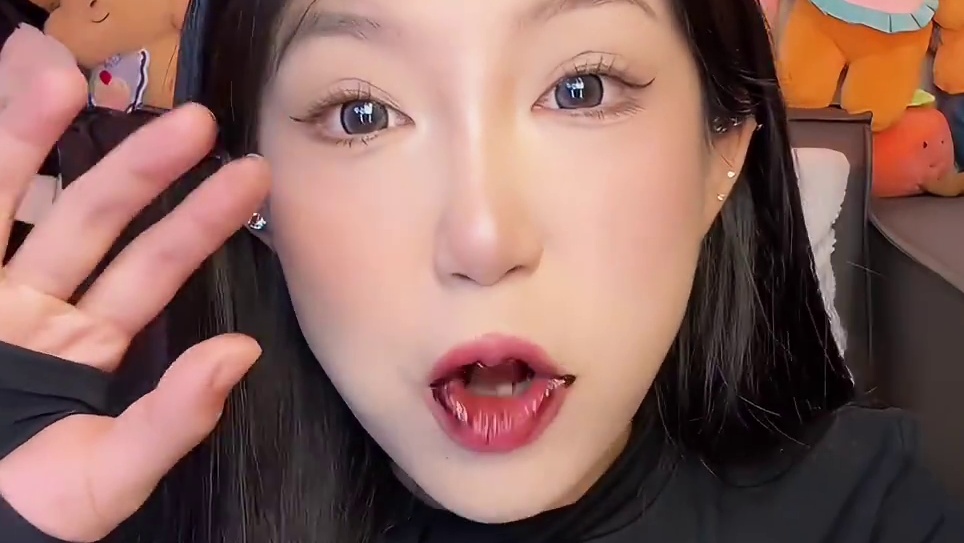 冻啃或冷藏状态下就已经很好吃啦！加热是视频效果哦！加热爆浆了视频看着爽 醇苦细腻丝滑的口感 微苦 巨