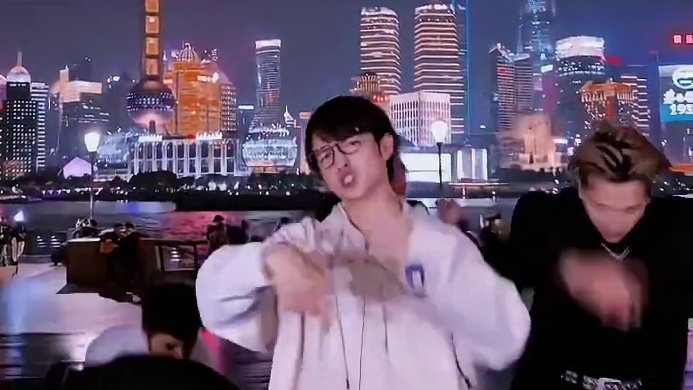 蹦山咔拉咔霸气登场！