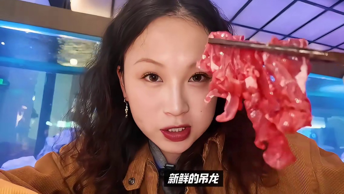 一口脆鲩鱼直接挂住！冬日里的热腾腾鲜物火锅！ #