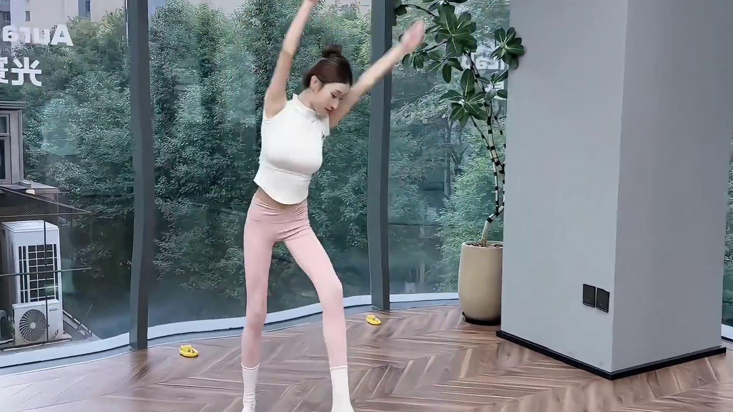 “举起你的手 放纵你狂跳的脉搏”