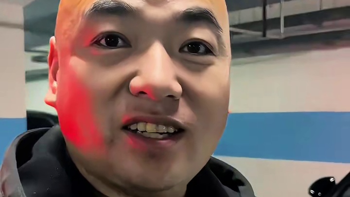 奔驰E级反光碗改装流星雨