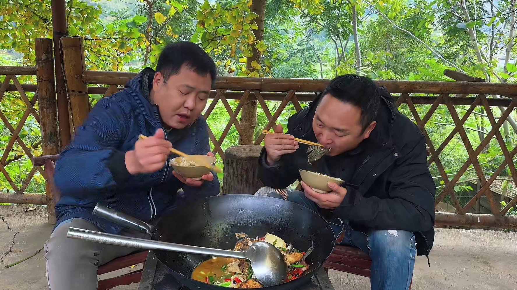 普通的鱼尾巴炸香后焖五花肉，出锅口水直流！ #