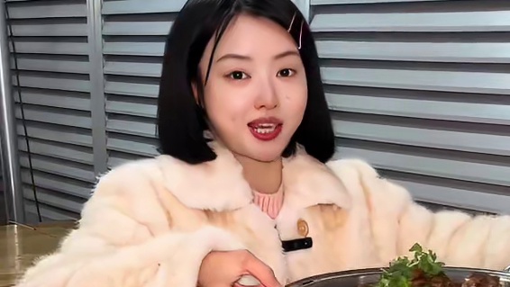 这个分量的烤鱼够2-3个人吃，关键只要39.9️，就是春熙广场这家忆品香龙虾