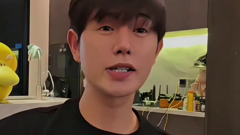 童锦程时隔一个多月突然开播，展示健身成果彻底告别细狗！被粉丝质疑p图直接上视频！太帅了！#童锦程