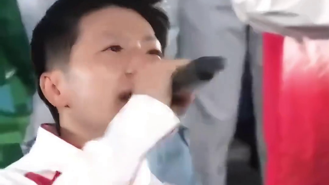 又看到了蹦蹦跳跳的龙队