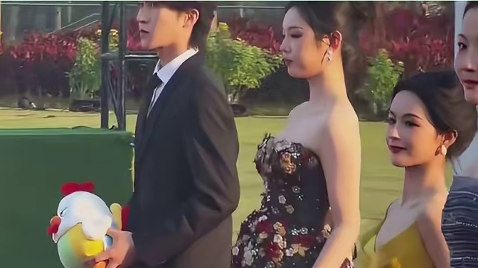 原来这才是余茵的真实身高