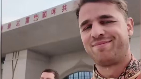 你们外国人是铁腿是吧