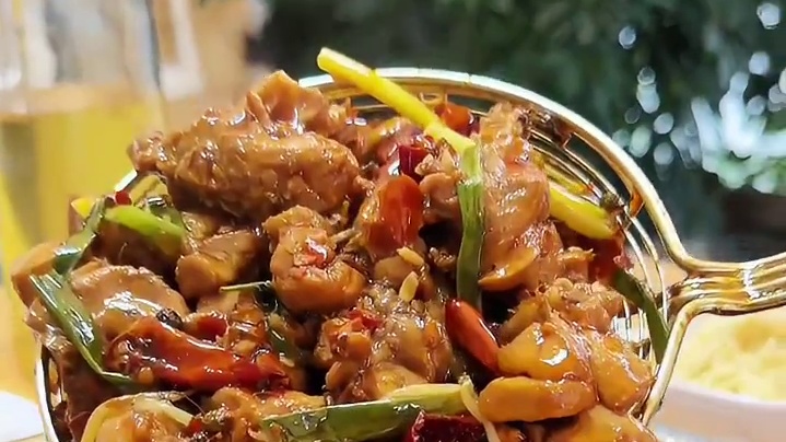 乾门铁灶火锅兔 老成都人才晓得，美食都藏在坝坝头