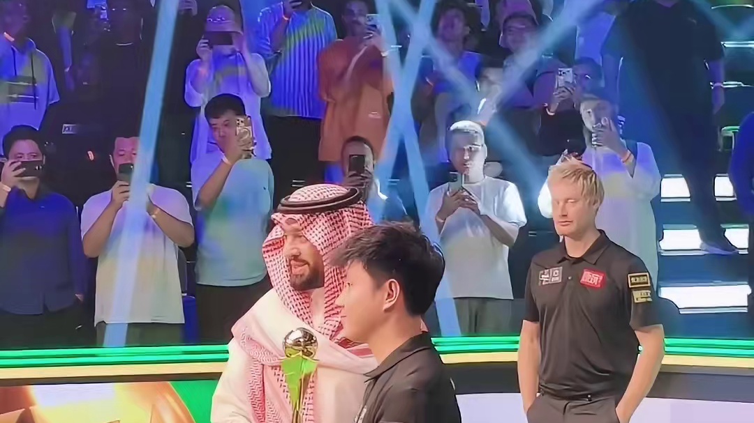 恭喜赵公子夺冠！ #赵心童 #利雅得#斯诺克  #现场live