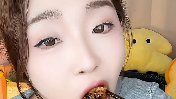 爱吃黏糊糊麻辣烫的一定要试试白象！真的香到我了！！！！吃一口被香迷糊了