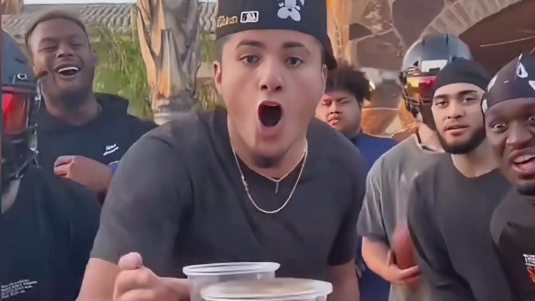 水溢出来的时候比赛就输了