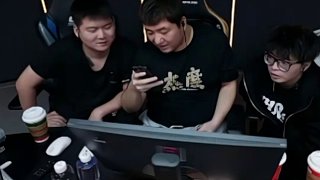 白鯊青訓(xùn)兜兜轉(zhuǎn)轉(zhuǎn)又回到了俱樂部 順手脖子帶了個草莓印，宋皇直言還有沒有人類了！#穿越火線U21選秀大