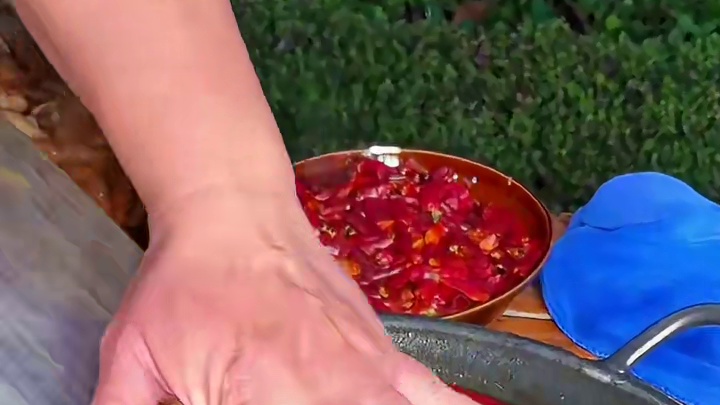 你可以永远相信成都的街边火锅