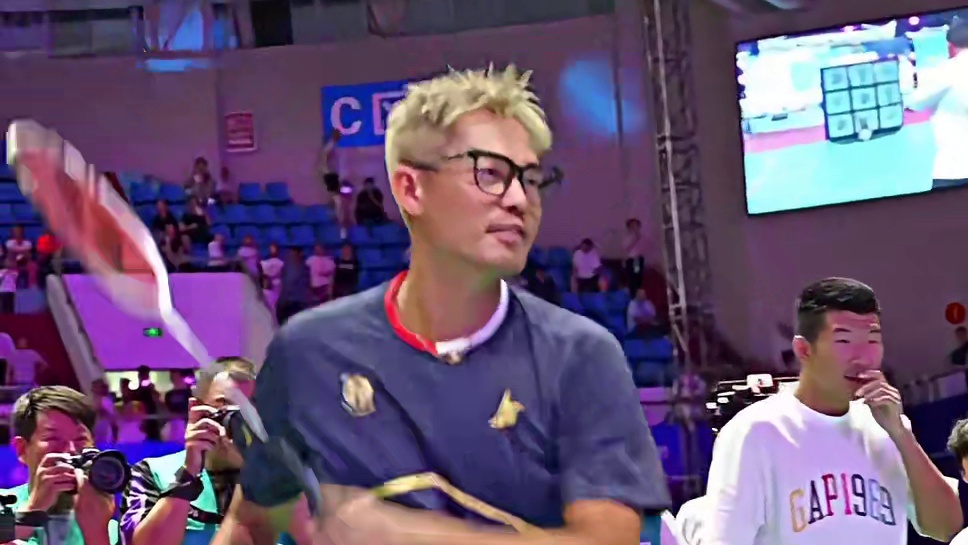 是谁这么幸运抱到了丹哥？一起来林丹杯感受现场氛围吧