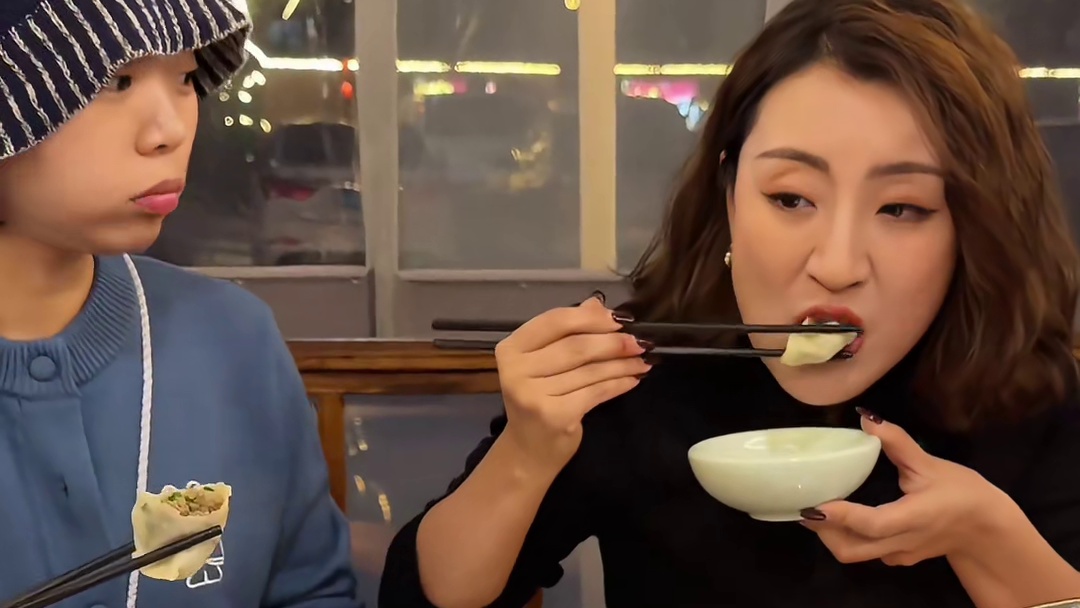 今年冬天的第1️⃣顿烤全羊 降温了，吃起真的不要太爽！人多抢着吃更香，全凭手速了