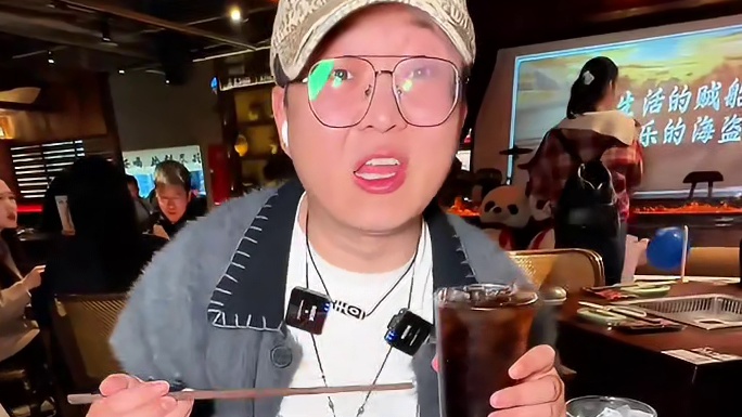 在成都居然藏着一家能看演唱会的火锅店