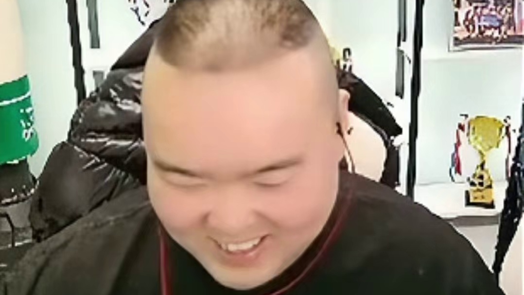 常旭抽奖兑换角色妮妮，个竞白给只为听死亡语音，边听边露出淫笑