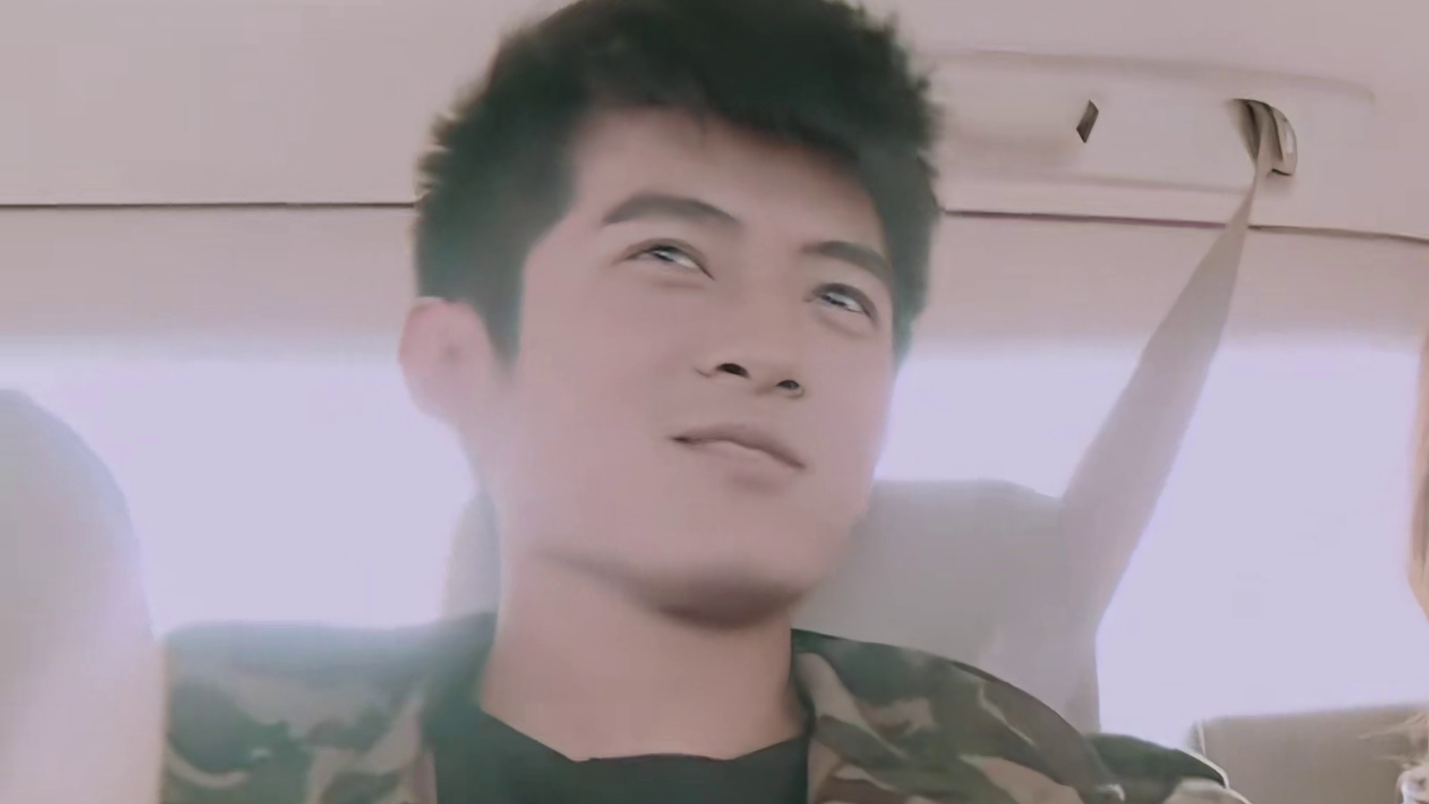 佟梦实不顾排练拉宋妍霏约会，队友苦苦等不到人急到拍桌大哭